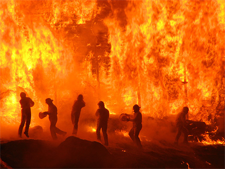 Un violent incendie ravage le marché zinc