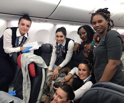 Une femme accouche pendant un vol de Turkish Airlines