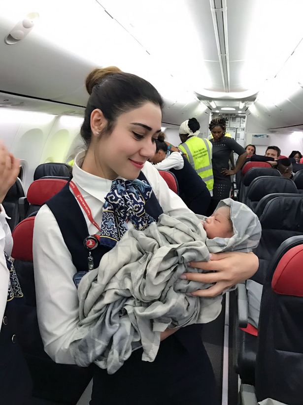 Une femme accouche pendant un vol de Turkish Airlines