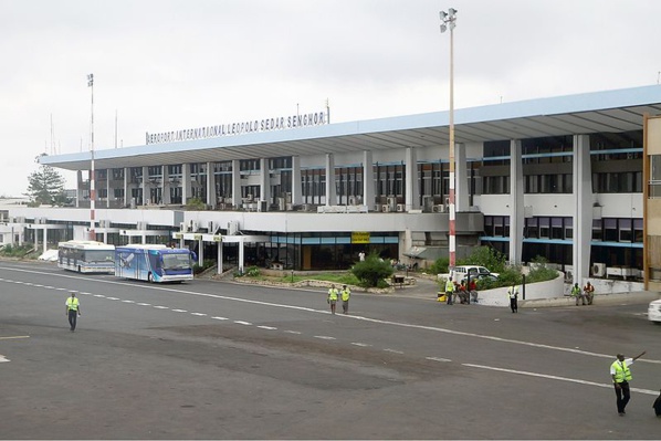 Vol à l'aéroport LSS : Un agent pris la main dans le sac