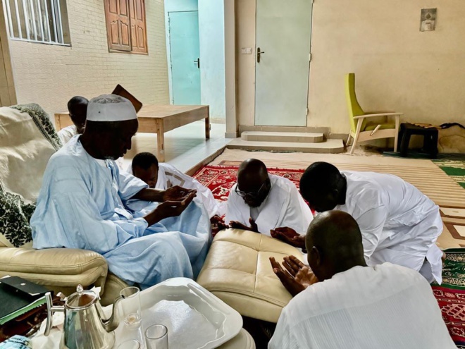 Visite de courtoisie du Ministre des Infrastructures chez Serigne Cheikh Saliou en présence de Serigne Bassirou Abdou Khadre