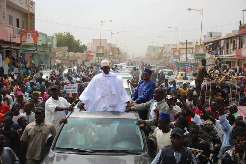 Vidéo- Me Wade accueilli à Touba par une foule en délire