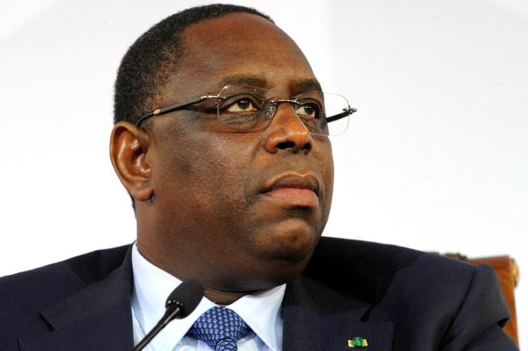 Macky Sall cherche 248 650 signatures à Dakar