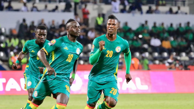 Composition : Les Lions en 4-2-3-1 face à l'Algérie, avec Krépin Diatta en n° 10, Gana préservé